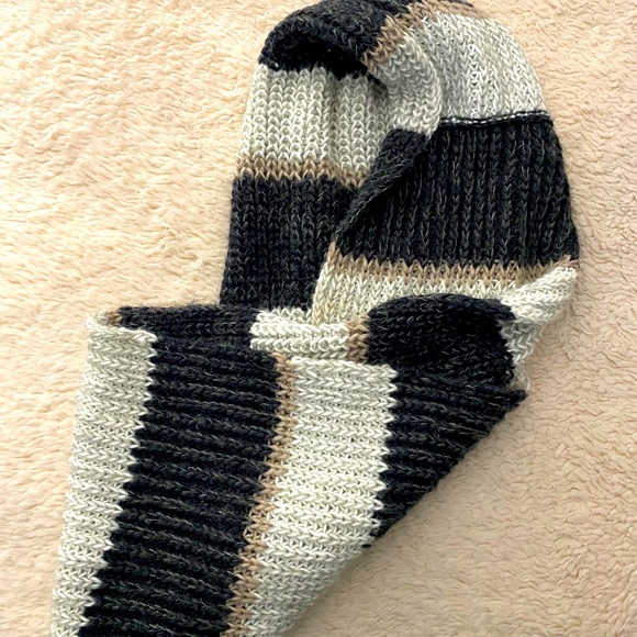 INFINITY SCARF- KNIT & NEUTRAL - Picture 1 of 3